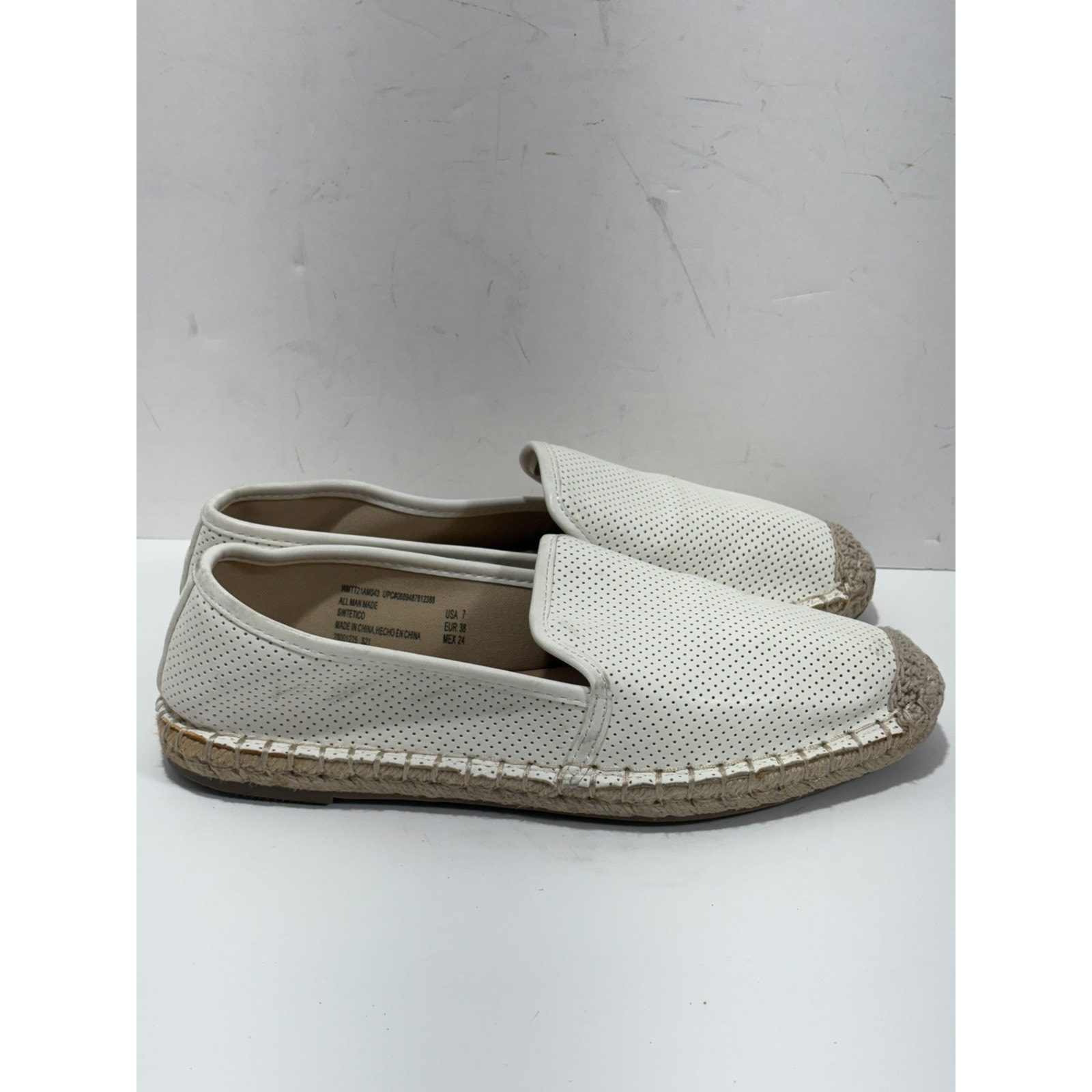 Time And Tru Perforated Closed Toe Espadrilles White Perforated Shoes Flat Sz 7
